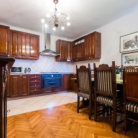 Beautiful 6bd House / Ideal For Larger Grups!