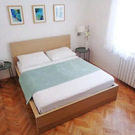 Beautiful 6bd House / Ideal For Larger Grups! *