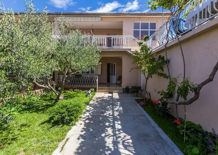 Beautiful 6bd House / Ideal For Larger Grups! Holiday home Zadar