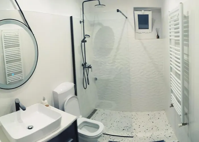 Beautiful 6bd House / Ideal For Larger Grups! *